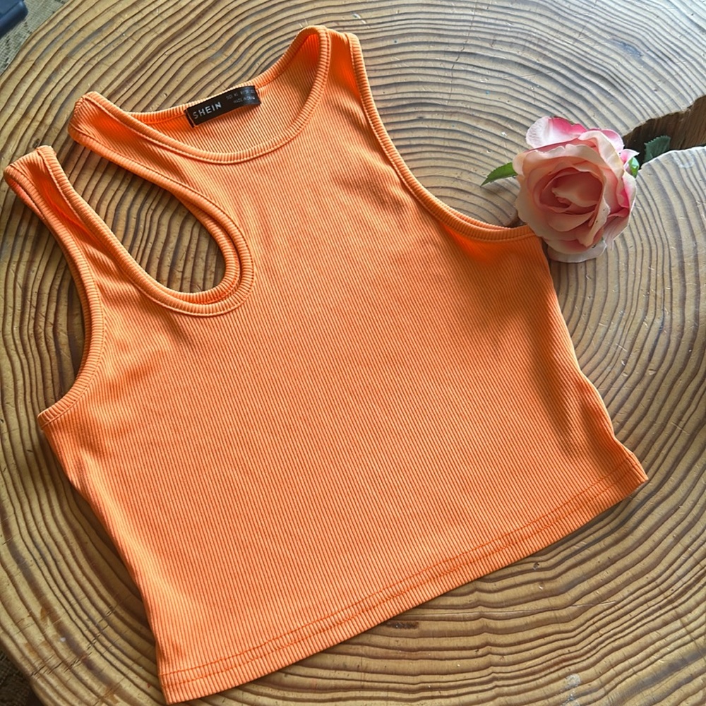 Cropped ribbed tank